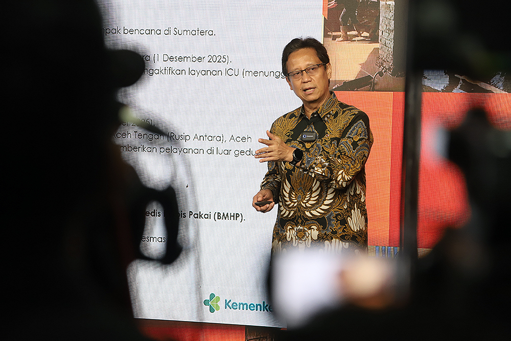 Menteri Kesehatan Budi Gunadi Sadikin bersama BNPB memberikan update penanganan pascabencana di Sumatera. (BeritaNasional/Elvis Sendouw)