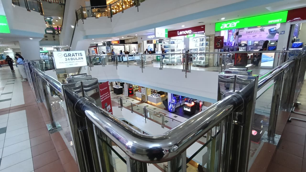 Suasana di Mal Ambasador, Jakarta, Kamis (4/12/2025). (Beritanasional.com/Oke Atmaja)
