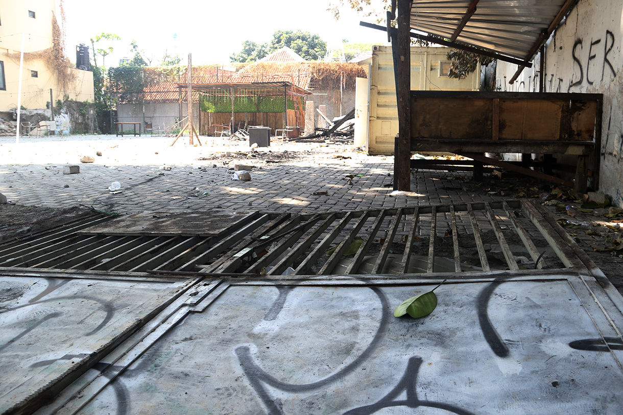 Kondisi lokasi bentrokan di Menteng, Jakarta, Senin (27/7/2026). (Beritanasional.com/Oke Atmaja)