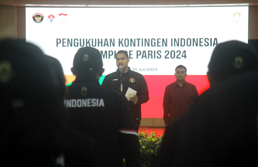 Sejumlah atlet dan pelatih mengikuti upacara Pengukuhan Kontingen Indonesia untuk Olimpiade Paris 2024 di Kantor Kemenpora, Jakarta, Rabu (10/7/2024).  (BeritaNasional.com/Oke Atmaja)