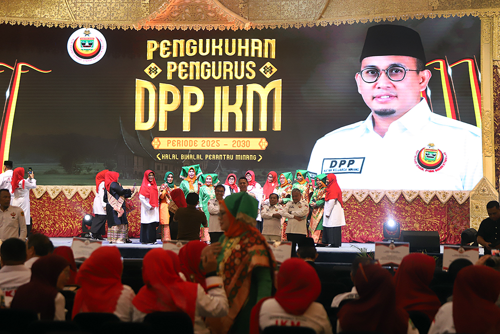 Pengukuhan Pengurus Dewan Pimpinan Pusat Ikatan Keluarga Minang (DPP IKM) periode 2025–2030, di Gedung Nusantara IV, Kompleks Parlemen, Senayan, Jakarta, Sabtu (11/4/2026). (BeritaNasional/Elvis Sendouw)