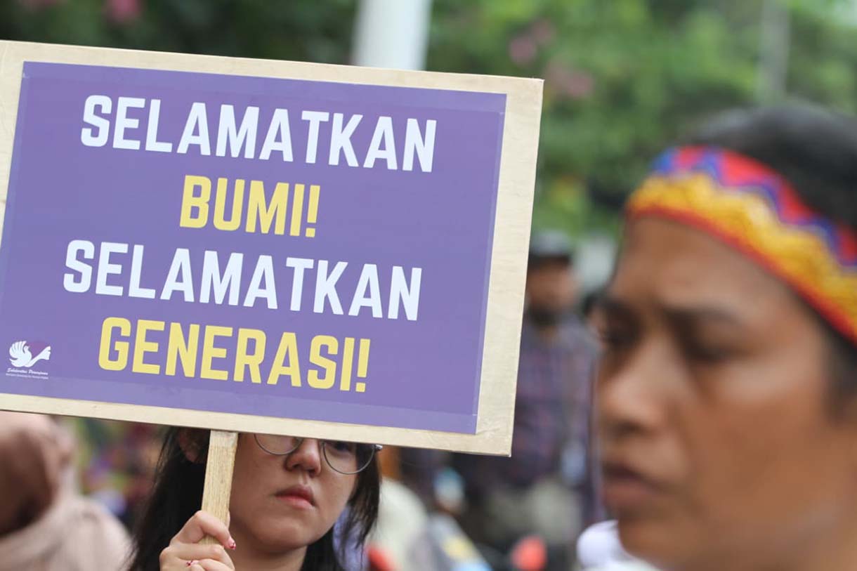 Penyandang Disabilitas Tuntut Keadilan Iklim untuk Kelompok Rentan Masa yang tergabung dalam Koalisi Masyarakat Peduli Keadilan Iklim, menggelar aksi di kawasan Patung Kuda, Jakarta, Kamis (28/8/2025). (Beritanasional.com/Oke Atmaja)