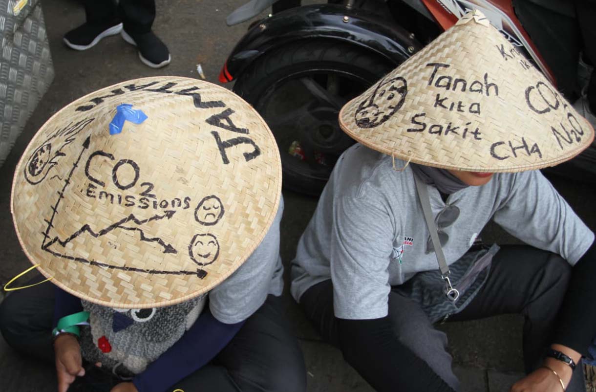 Penyandang Disabilitas Tuntut Keadilan Iklim untuk Kelompok Rentan Masa yang tergabung dalam Koalisi Masyarakat Peduli Keadilan Iklim, menggelar aksi di kawasan Patung Kuda, Jakarta, Kamis (28/8/2025). (Beritanasional.com/Oke Atmaja)