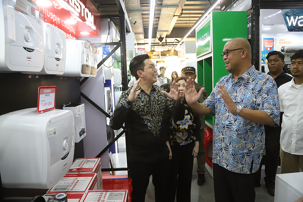 Peresmian Grand Mitra Bangunan di PIK2 Peresmian Grand Mitra Bangunan menjadi supermarket bahan bangunan pertama di PIK 2. (BeritaNasional/Elvis Sendouw)