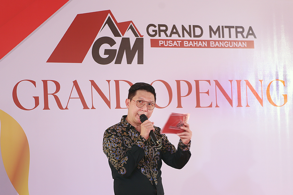 Peresmian Grand Mitra Bangunan di PIK2 Peresmian Grand Mitra Bangunan menjadi supermarket bahan bangunan pertama di PIK 2. (BeritaNasional/Elvis Sendouw)