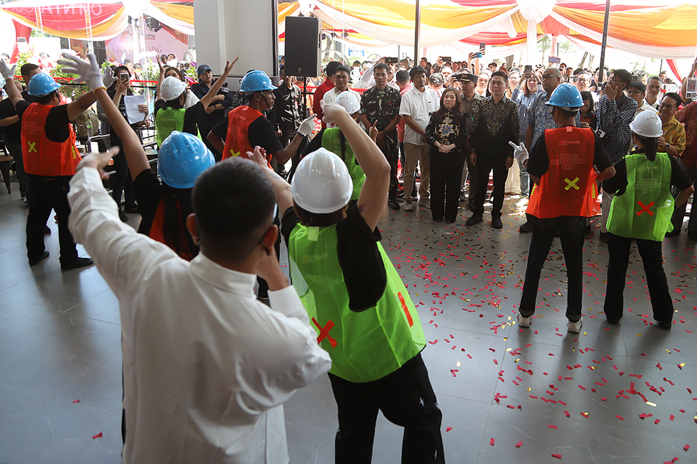 Peresmian Grand Mitra Bangunan di PIK2 Peresmian Grand Mitra Bangunan menjadi supermarket bahan bangunan pertama di PIK 2. (BeritaNasional/Elvis Sendouw)
