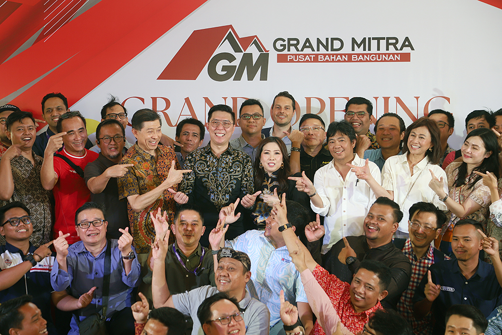 Peresmian Grand Mitra Bangunan di PIK2 Peresmian Grand Mitra Bangunan menjadi supermarket bahan bangunan pertama di PIK 2. (BeritaNasional/Elvis Sendouw)
