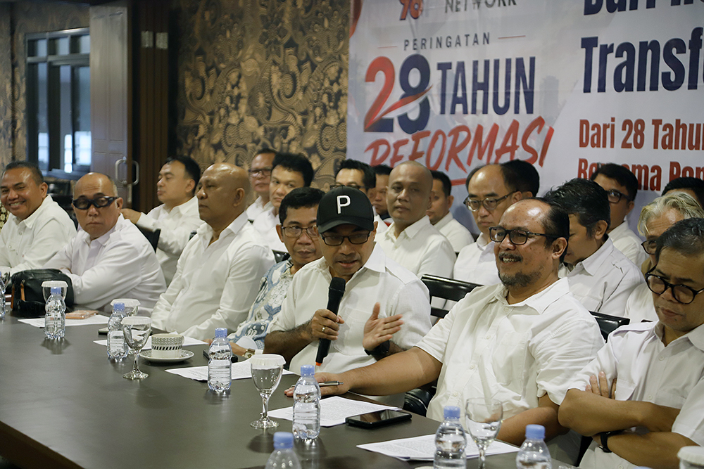 Komunitas aktivis 98 Resolution Network memperingati 28 tahun Reformasi 1998 . (BeritaNasional/Elvis Sendouw)
