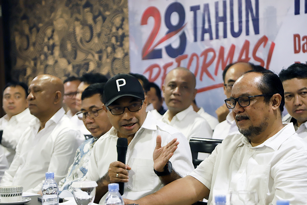 Komunitas aktivis 98 Resolution Network memperingati 28 tahun Reformasi 1998 . (BeritaNasional/Elvis Sendouw)