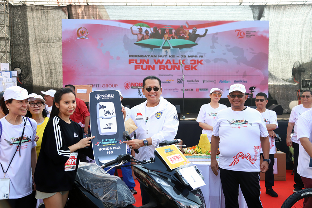 Peringatan HUT MPR ke 79 dan peringatan hari Konsitusi, MPR gelar Fun Walk dan Fun Run. (BeritaNasional/Elvis Sendouw)