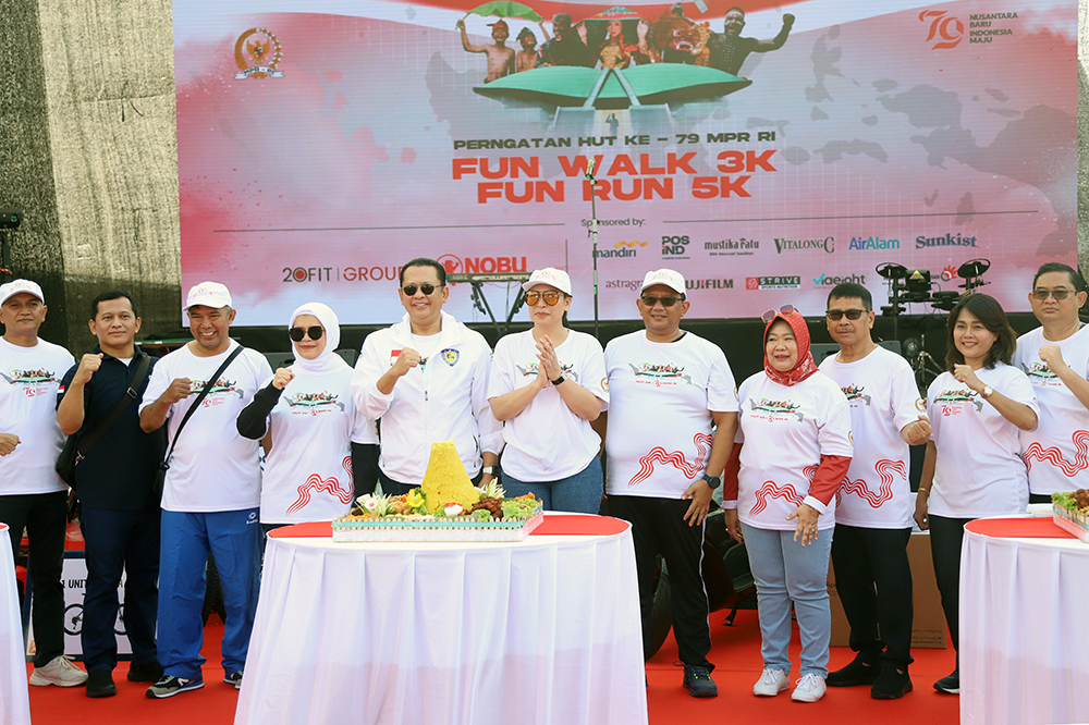 Peringatan HUT MPR ke 79 dan peringatan hari Konsitusi, MPR gelar Fun Walk dan Fun Run. (BeritaNasional/Elvis Sendouw)