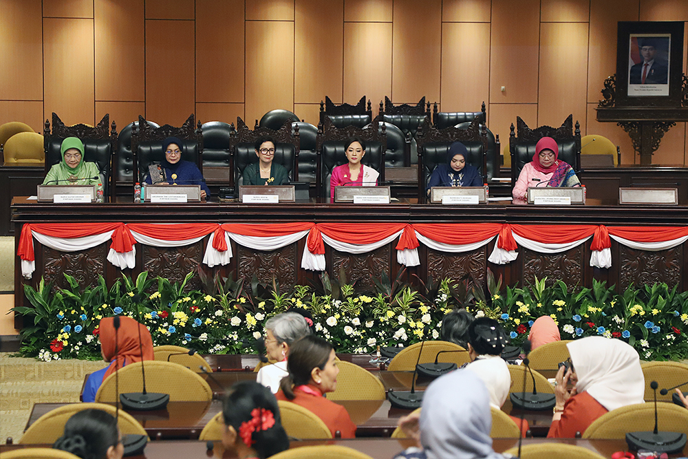 Menteri Pemberdayaan Perempuan dan Perlindungan Anak (PPPA) Arifah Fauzi hadiri peringatan Hari Ibu bersama Kaukus Perempuan Parlemen Politik Indonesia. (BeritaNasional/Elvis Sendouw)