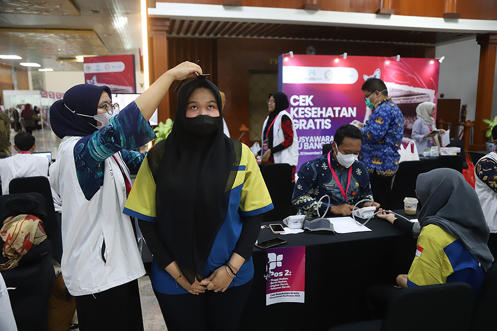 ementerian Pemberdayaan Perempuan dan Perlindungan Anak (KemenPPPA) Perhimpunan Obstetri dan Ginekologi Indonesia (POGI), serta Majelis Permusyawaratan Rakyat (MPR)  menggelar cek kesehatan gratis. (BeritaNasional/Elvis Sendouw)
