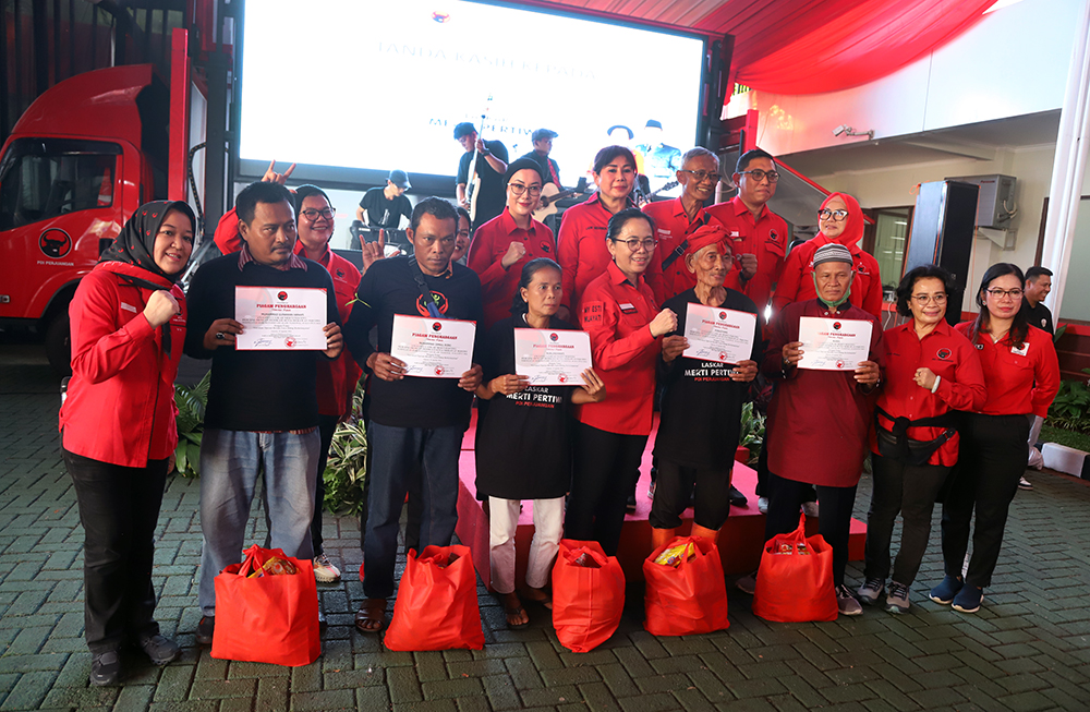 Memperingati Hari Konservasi Alam Nasional (HKAN), PDIP gelar seminar bersama pemulung dan petugas kebersihan. (BeritaNasional/Elvis Sendouw)