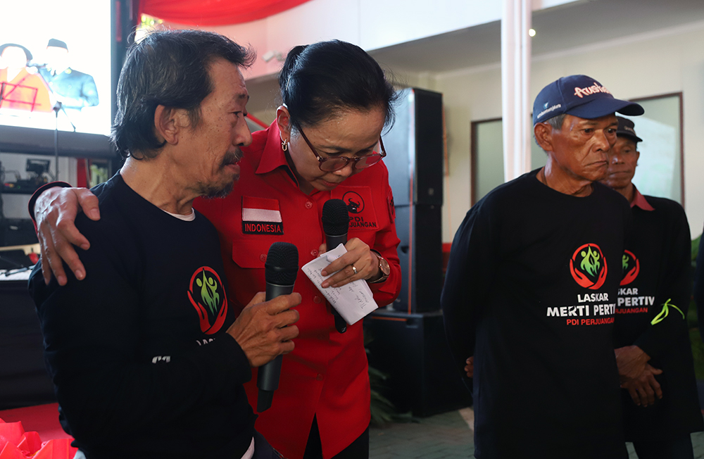 Memperingati Hari Konservasi Alam Nasional (HKAN), PDIP gelar seminar bersama pemulung dan petugas kebersihan. (BeritaNasional/Elvis Sendouw)