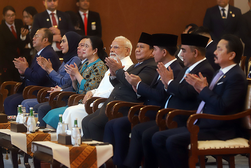 Pimpinan MPR/DPR/DPD Republik Indonesia bersama Presiden dan Wakil Presiden RI menerima kunjungan Perdana Menteri India di Kompleks Parlemen, Senayan, Jakarta. (BeritaNasional/Elvis Sendouw)