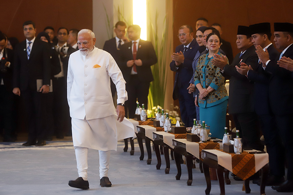 Pimpinan MPR/DPR/DPD Republik Indonesia bersama Presiden dan Wakil Presiden RI menerima kunjungan Perdana Menteri India di Kompleks Parlemen, Senayan, Jakarta. (BeritaNasional/Elvis Sendouw)