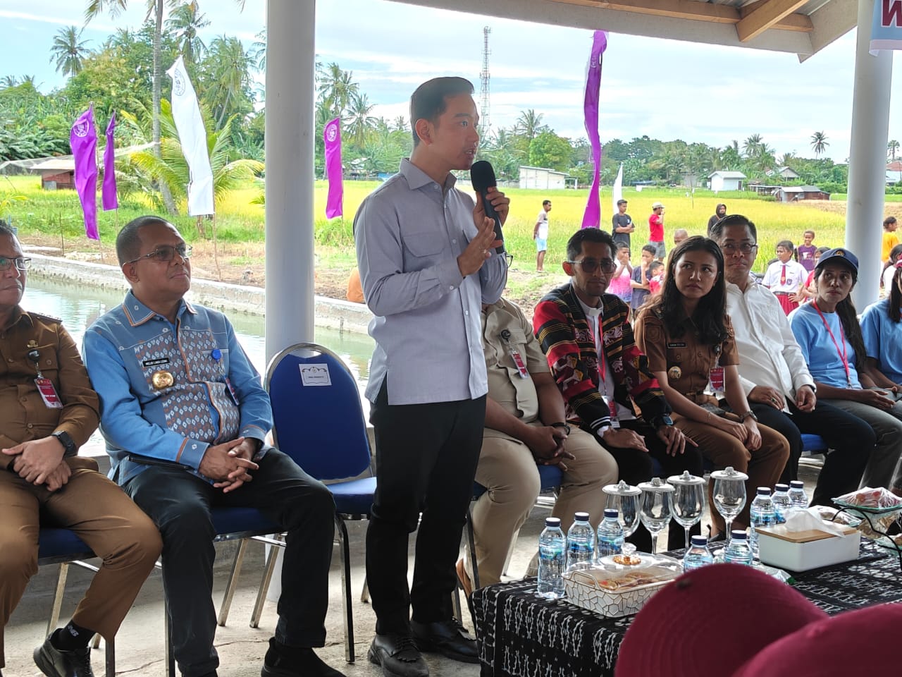 Wakil Presiden (Wapres) Gibran Rakabuming mengunjungi Agroeduwisata GMIT (Gereja Masehi Injili di Timor) Tarus di Desa Mata Air, Kabupaten Kupang, Nusa Tenggara Timur. (BeritaNasional/Elvis/HO Setwapres)