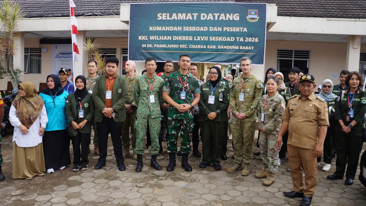Komandan Seskoad Mayjen TNI Dr. Agustinus Purboyo, S.I.P., M.Tr.(Han). meninjau pelaksanaan Kuliah Kerja Lapangan (KKL) Wilayah Pertahanan, Bandung Barat. (BeritaNasional/Elvis/HO Dispenad)