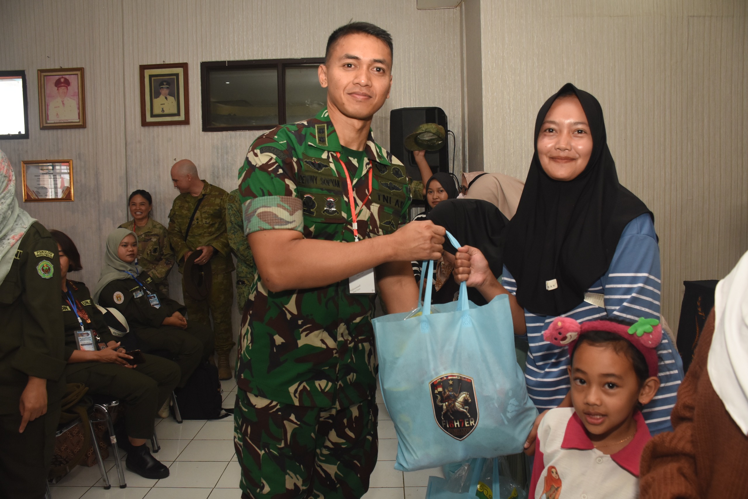 Komandan Seskoad Mayjen TNI Dr. Agustinus Purboyo, S.I.P., M.Tr.(Han). meninjau pelaksanaan Kuliah Kerja Lapangan (KKL) Wilayah Pertahanan, Bandung Barat. (BeritaNasional/Elvis/HO Dispenad)