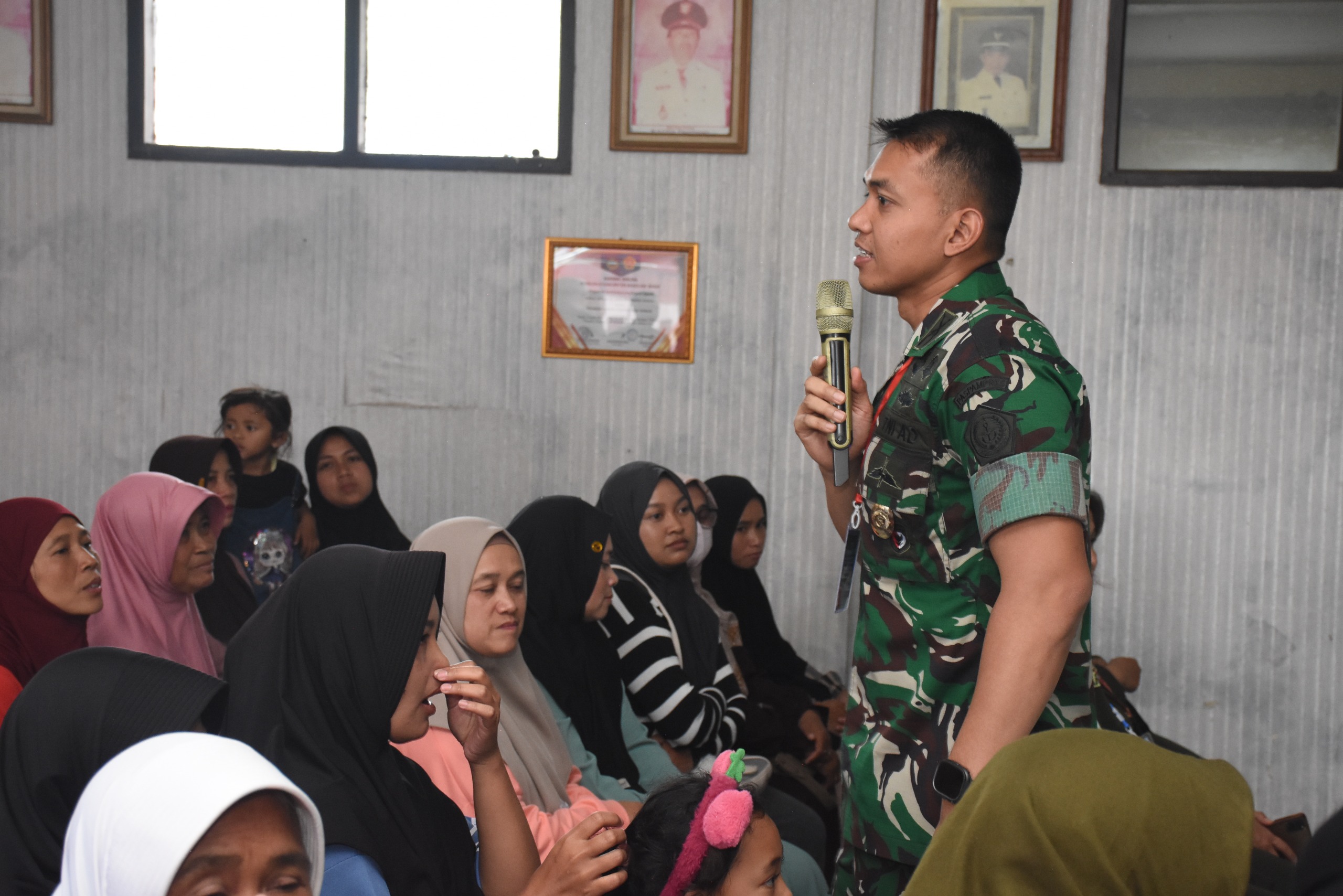 Komandan Seskoad Mayjen TNI Dr. Agustinus Purboyo, S.I.P., M.Tr.(Han). meninjau pelaksanaan Kuliah Kerja Lapangan (KKL) Wilayah Pertahanan, Bandung Barat. (BeritaNasional/Elvis/HO Dispenad)