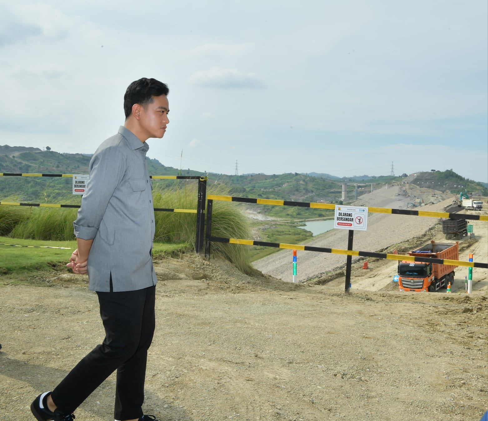 Wapres Gibran Rakabuming meninjau pembangunan Bendungan Jragung di Candirejo, Kabupaten Semarang, Jawa Tengah. (BeritaNasional/Elvis/HO Setwapres)