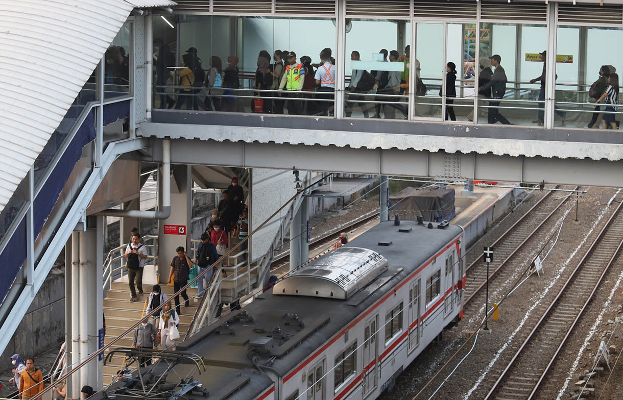 Suasana proyek perluasan Stasiun KA Tanah Abang terlihat dari gedung Pasar Tanah Abang di Jakarta, Rabu (30/10/2024).(BeritaNasional.com/Oke Atmaja)