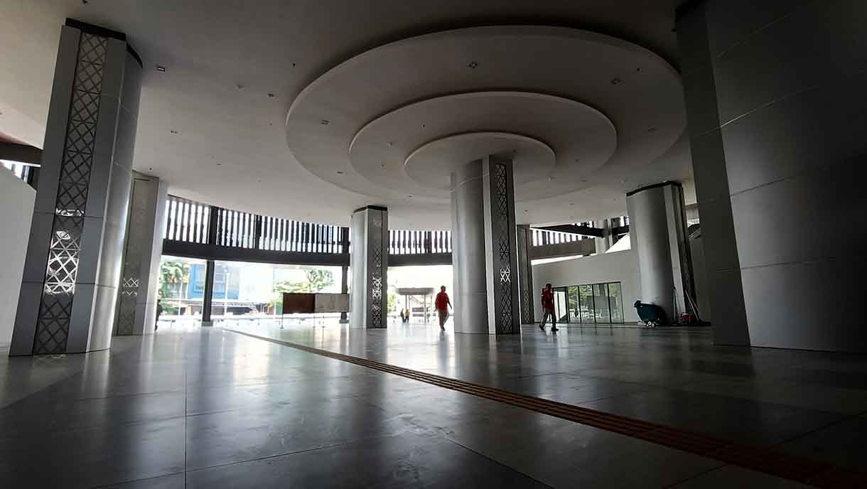 Persiapan pengoperasian Stasiun Tanah Abang Baru Pekerja mengecek tempat loket Stasiun Tanah Abang Baru di Jakarta Pusat, Jumat (27/6/2025).(Beritanasional.com/Oke Atmaja)