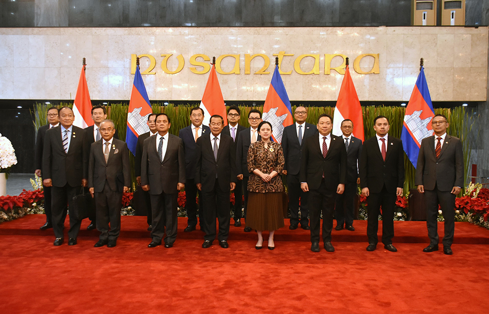 Pertemuan Presiden Senat Kerajaan Kamboja dengan Ketua DPR Ketua DPR RI Puan Maharani menerima kunjungan Pertemuan Presiden Senat Kerajaan Kamboja dengan Ketua DPR. (BeritaNasional/Elvis Sendouw)