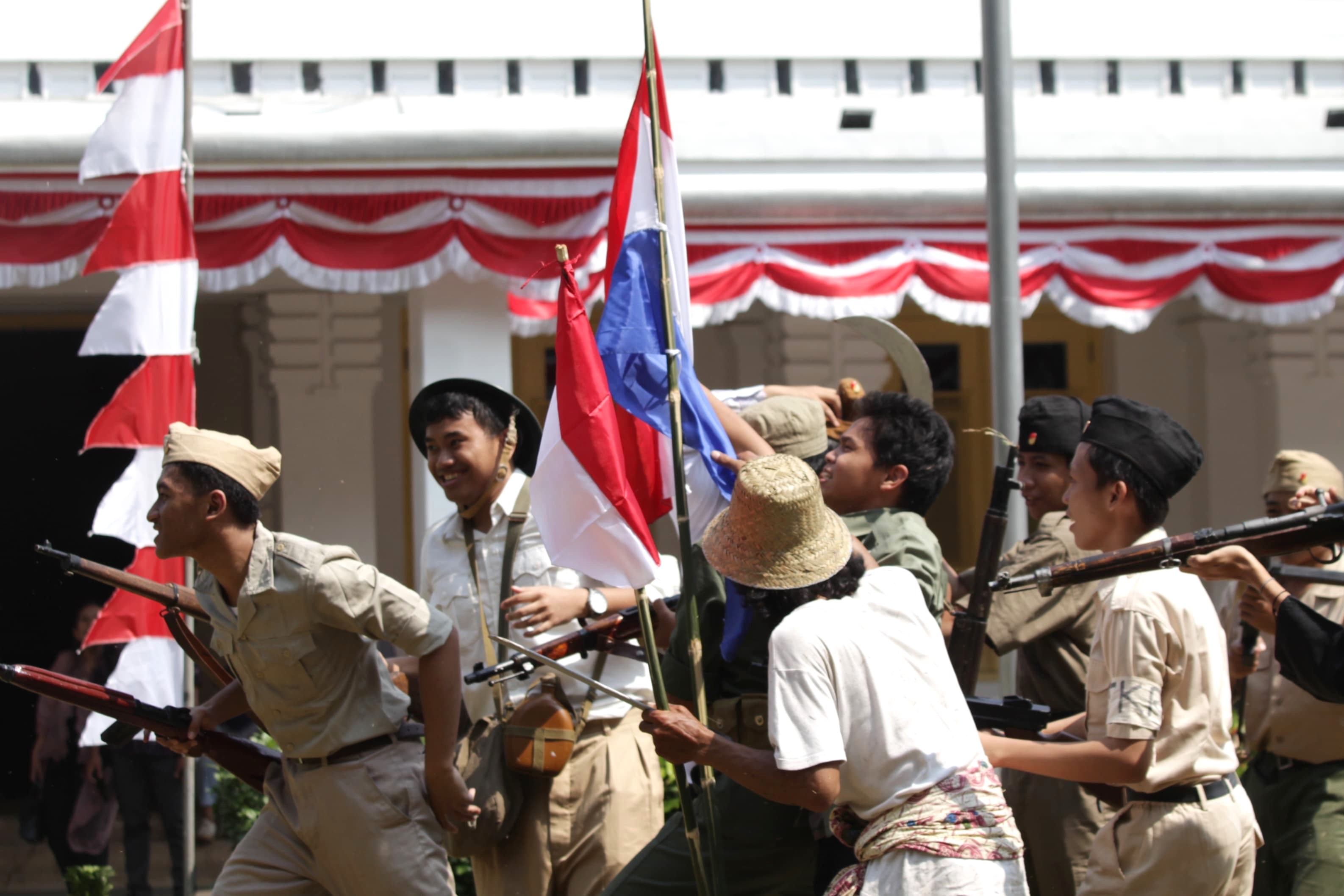 Memperingati Hari Konservasi Alam Nasional (HKAN), PDIP gelar seminar bersama pemulung dan petugas kebersihan. (BeritaNasional/Elvis Sendouw)