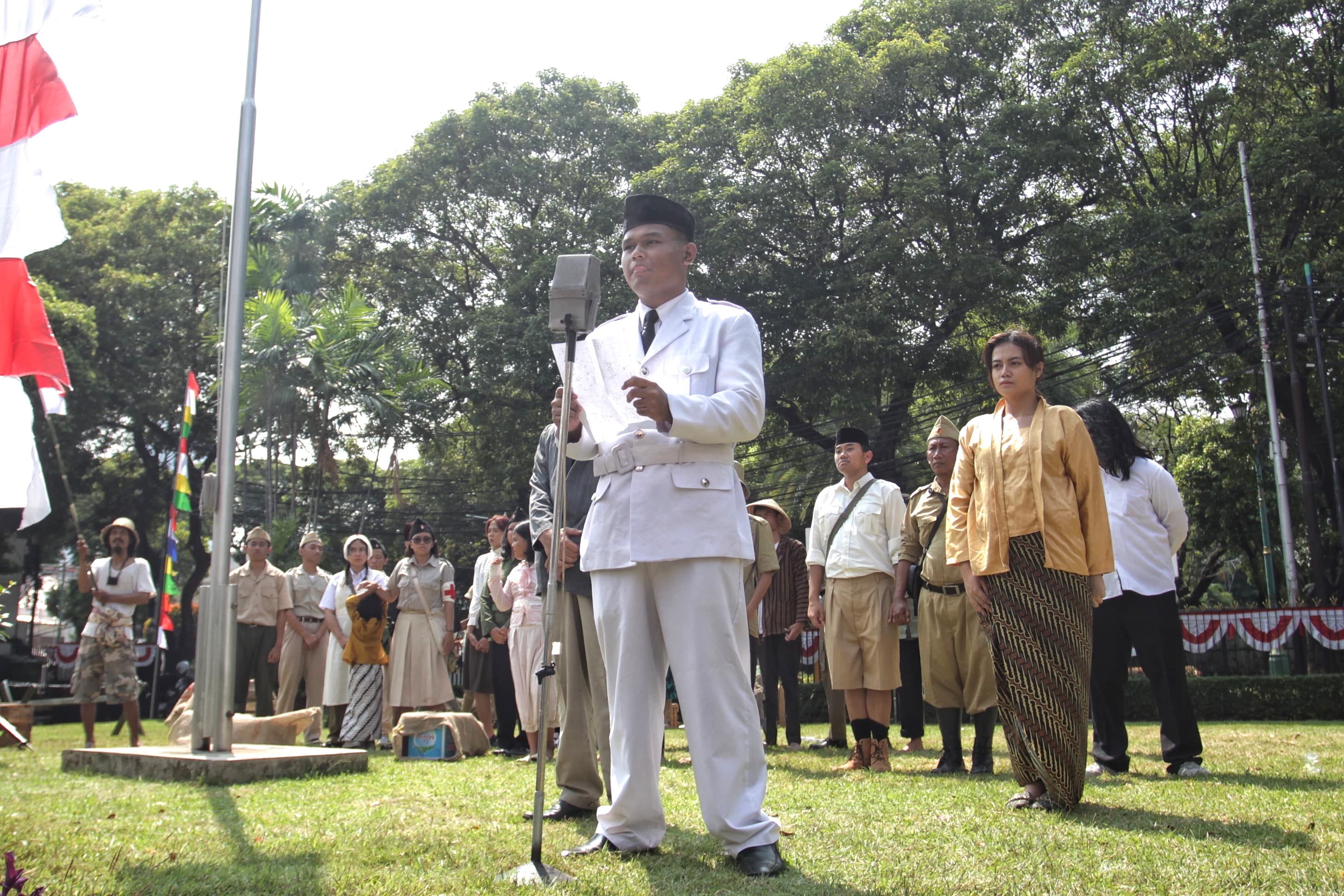 Memperingati Hari Konservasi Alam Nasional (HKAN), PDIP gelar seminar bersama pemulung dan petugas kebersihan. (BeritaNasional/Elvis Sendouw)