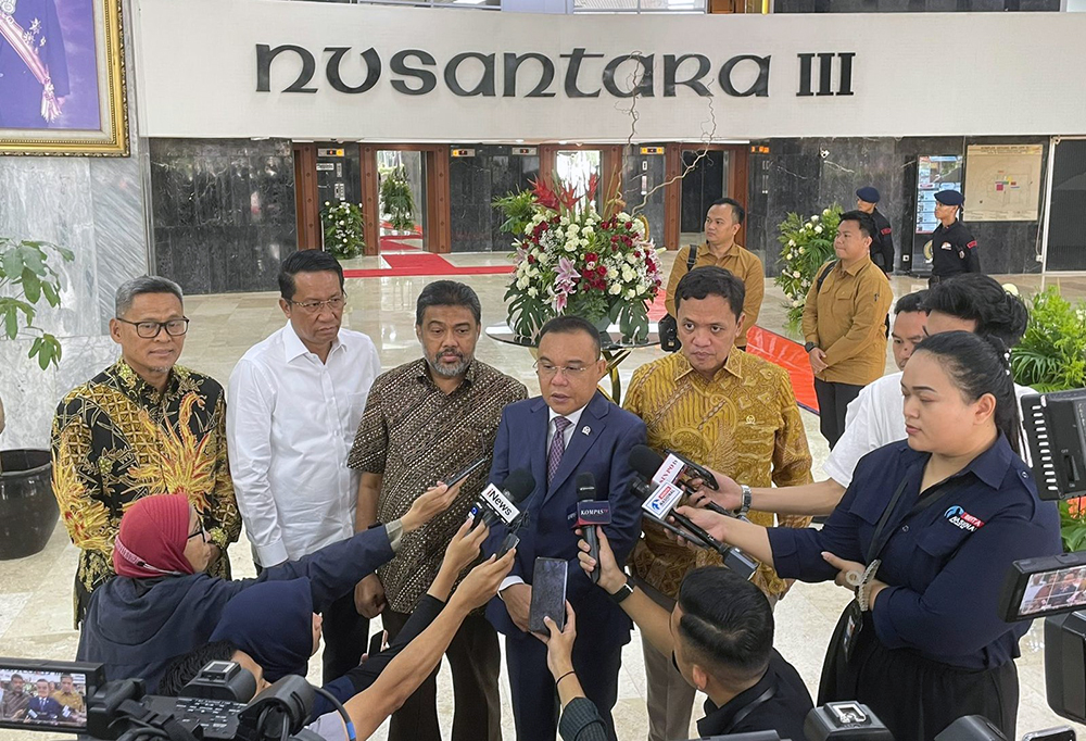 Ketua Harian DPP Gerindra yang juga Wakil Ketua DPR RI Sufmi Dasco Ahmad saat memberikan keterangan kepada wartawan terkait Pilkada 2024. (BeritaNasional/Elvis Sendouw)