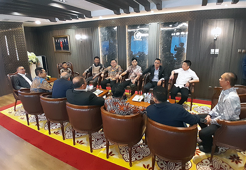 Pimpinan DPR memberikan apresiasi atas aksi heroik bocah yang memanjat tiang bendera saat Upacara HUT ke-80 RI. (BeritaNasiona/Elvis Sendouw)