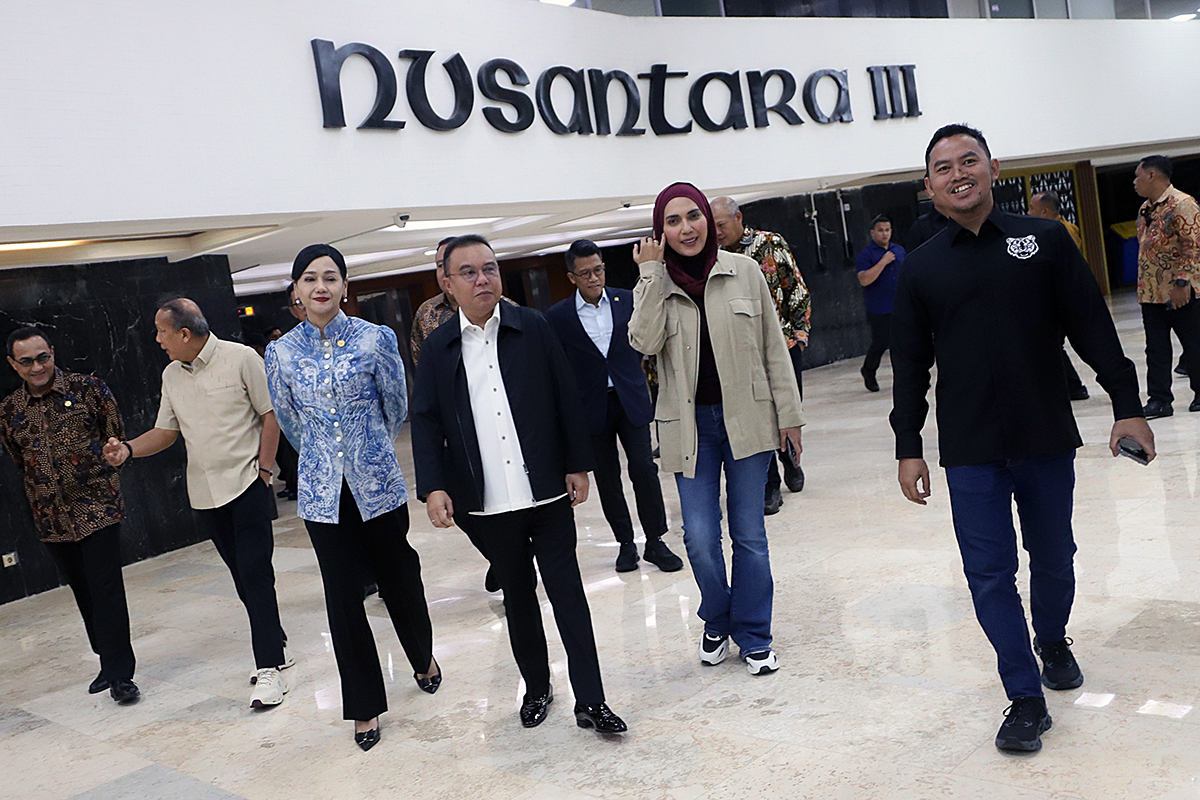 Pimpinan DPR terima OJK dan Bursa Efek Indonesia bahas penguatan pasar modal. (BeritaNasional/Elvis Sendouw)