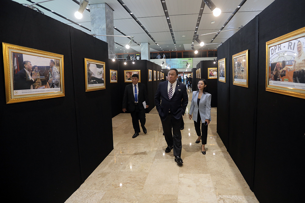 Pimpinan DPR RI kunjungi pameran foto parlemen. (BeritaNasional/Elvis Sendouw)