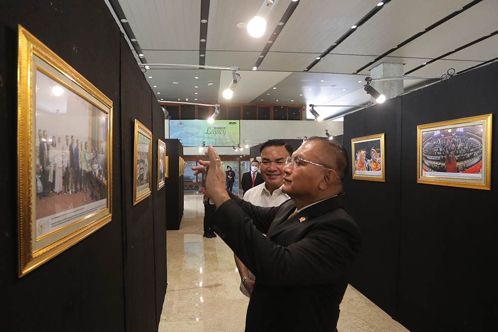 Pimpinan DPR RI kunjungi pameran foto parlemen. (BeritaNasional/Elvis Sendouw)