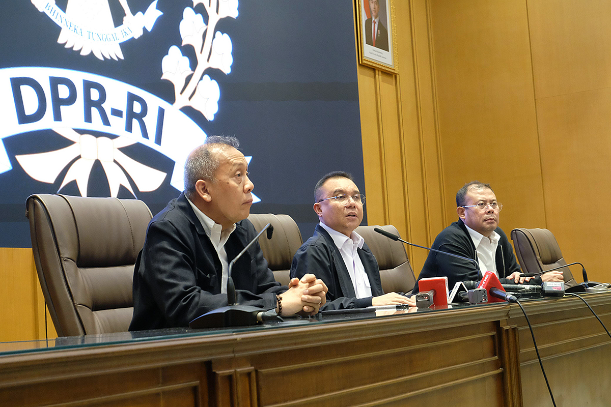 Pimpinan DPR Tanggapi 17+8 Tuntutan Rakyat Tiga Pimpinan DPR memberikan keterangan untuk menaggapi 17+8 tuntutan rakyat . (BeritaNasional/Elvis Sendouw)