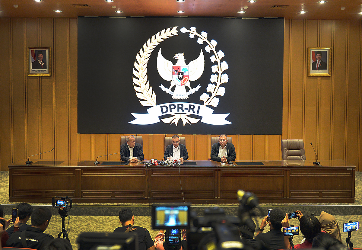 Pimpinan DPR Tanggapi 17+8 Tuntutan Rakyat Tiga Pimpinan DPR memberikan keterangan untuk menaggapi 17+8 tuntutan rakyat . (BeritaNasional/Elvis Sendouw)