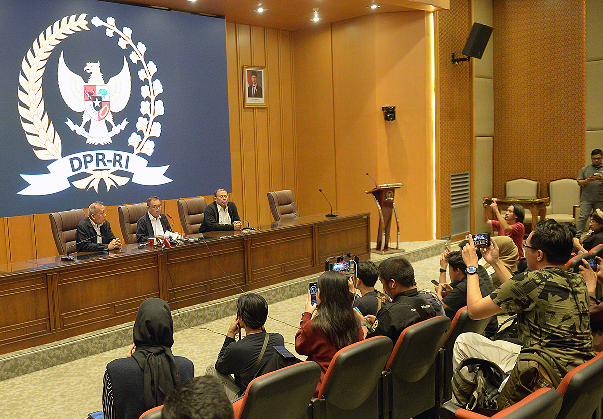 Pimpinan DPR Tanggapi 17+8 Tuntutan Rakyat Tiga Pimpinan DPR memberikan keterangan untuk menaggapi 17+8 tuntutan rakyat . (BeritaNasional/Elvis Sendouw)