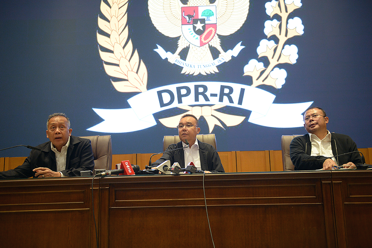 Pimpinan DPR Tanggapi 17+8 Tuntutan Rakyat Tiga Pimpinan DPR memberikan keterangan untuk menaggapi 17+8 tuntutan rakyat . (BeritaNasional/Elvis Sendouw)