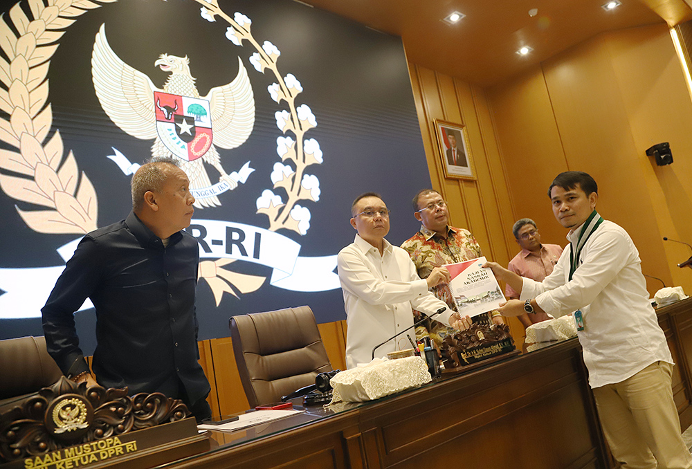 Mahasiswa Minta Bentuk Tim Investigasi Dugaan Makar, DPR Bakal Minta ke Pemerintah Pimpinan DPR RI menerima sejumlah perwakilan mahasiswa dari 16 organisasi kemahasiswaan di DPR (BeritaNasional/Elvis Sendouw)