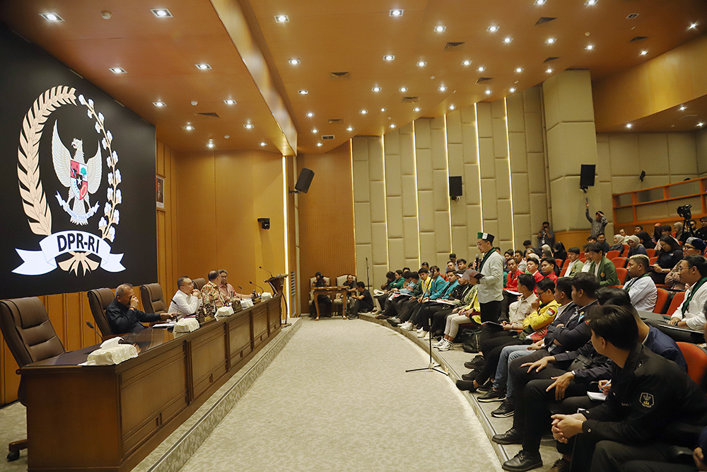 Pimpinan DPR Terima Aspirasi Perwakilan Organisasi Kemahasiswaan Pimpinan DPR RI menerima sejumlah perwakilan mahasiswa dari 16 organisasi kemahasiswaan di Gedung Nusantara, Kompleks Parlemen, hari ini. DPR mengundang para mahasiswa untuk berdialog dan menerima aspirasi yang disampaikan terkait dengan aksi unjuk rasa yang digelar pada 25-31 Agustus 2025. (BeritaNasional/Elvis Sendouw)