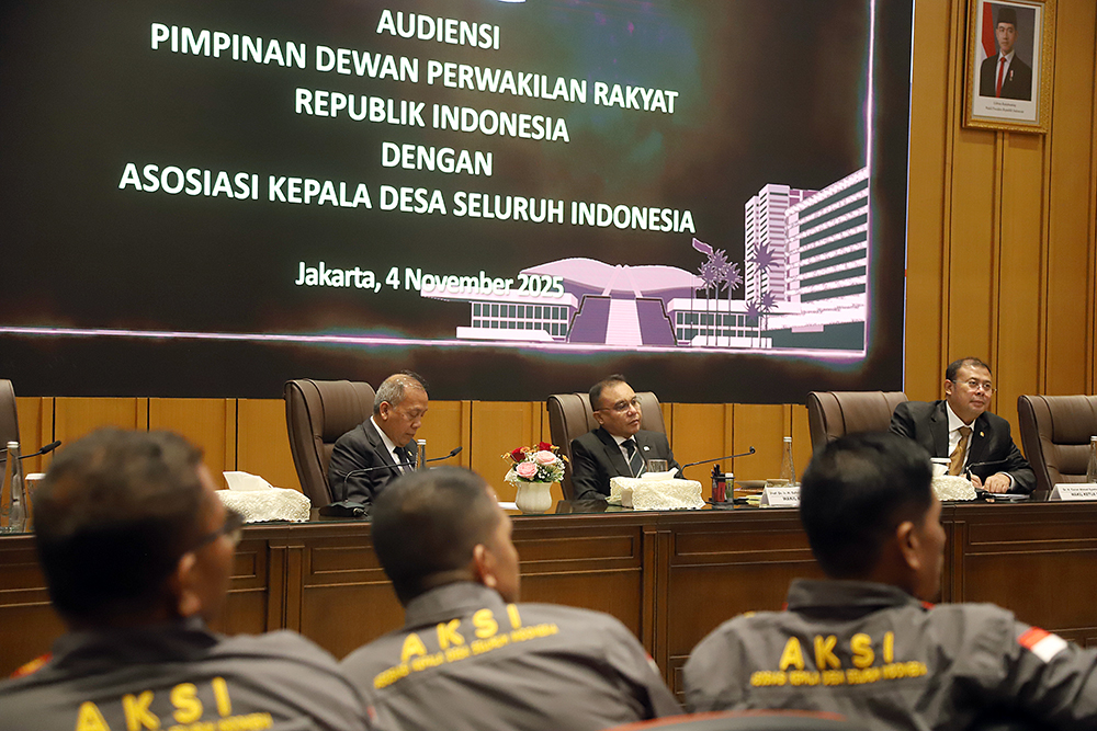 Pimpinan DPR menerima audiensi Asosiasi Kepala Desa Seluruh Indonesia (AKSI). (BeritaNasional/Elvis Sendouw)