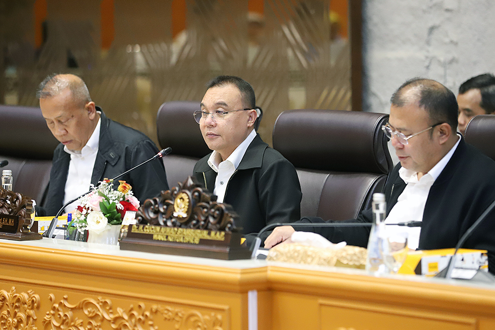 Pimpinan DPR Terima Audiensi Asosiasi Pengemudi Independen dan Asosiasi Rumah Berdaya Pengemudi Indonesia Pimpinan DPR menerima Asosiasi Pengemudi Independen dan Asosiasi Rumah Berdaya Pengemudi Indonesia. (BeritaNasional/Elvis Sendouw)