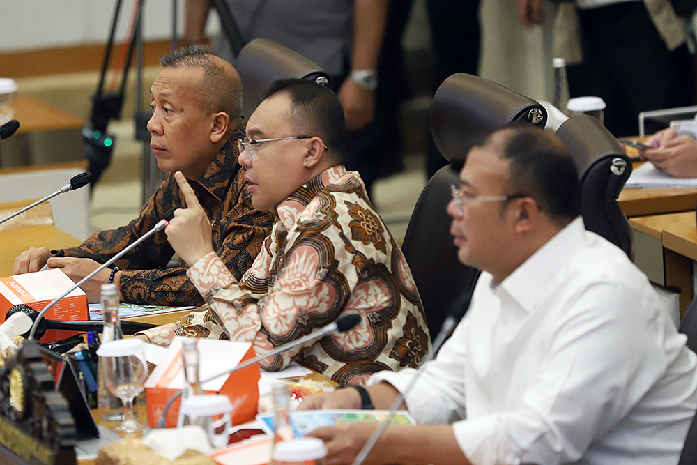 Wakil Ketua DPR RI Sufmi Dasco Ahmad, Wakil Ketua DPR RI Saan Mustopa, dan Wakil Ketua DPR RI Cucun Ahmad Syamsurijal menerima audiensi dengan Koalisi Nasional Reforma Agraria. (BeritaNasional/Elvis Sendouw)