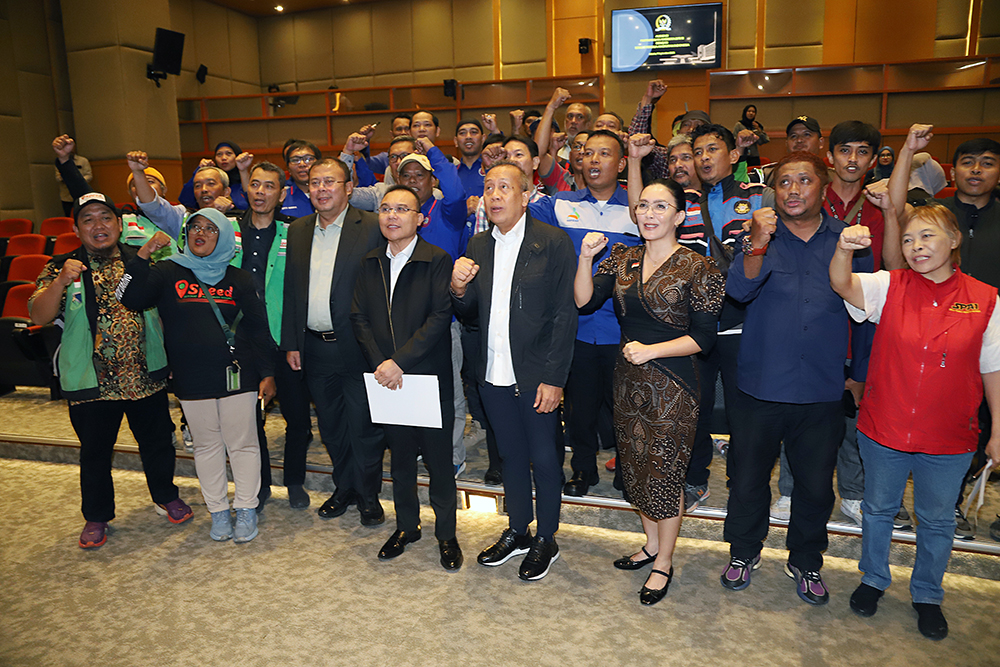 Pimpinan DPR Terima Audiensi Serikat Pekerja Angkutan Indonesia Pimpinan DPR RI audiensi dengan serikat pekerja angkutan Indonesia. (BeritaNasional/Elvis Sendouw)