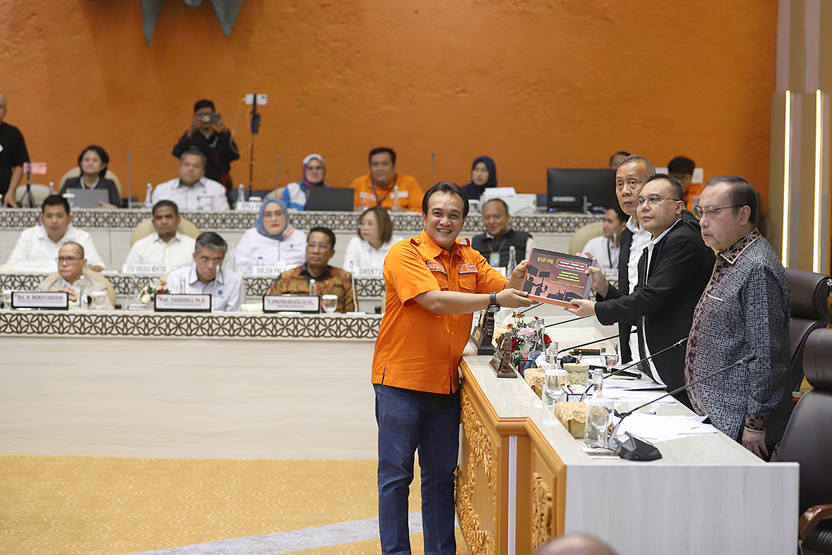 Pimpinan DPR terima perwakilan Presidium Koalisi Serikat Pekerja Buruh–Partai Buruh (KSP-PB) di ruang rapat Komisi V, Nusantara, Kompleks Parlemen, Senayan, Jakarta. (BeritaNasional/Elvis Sendouw)