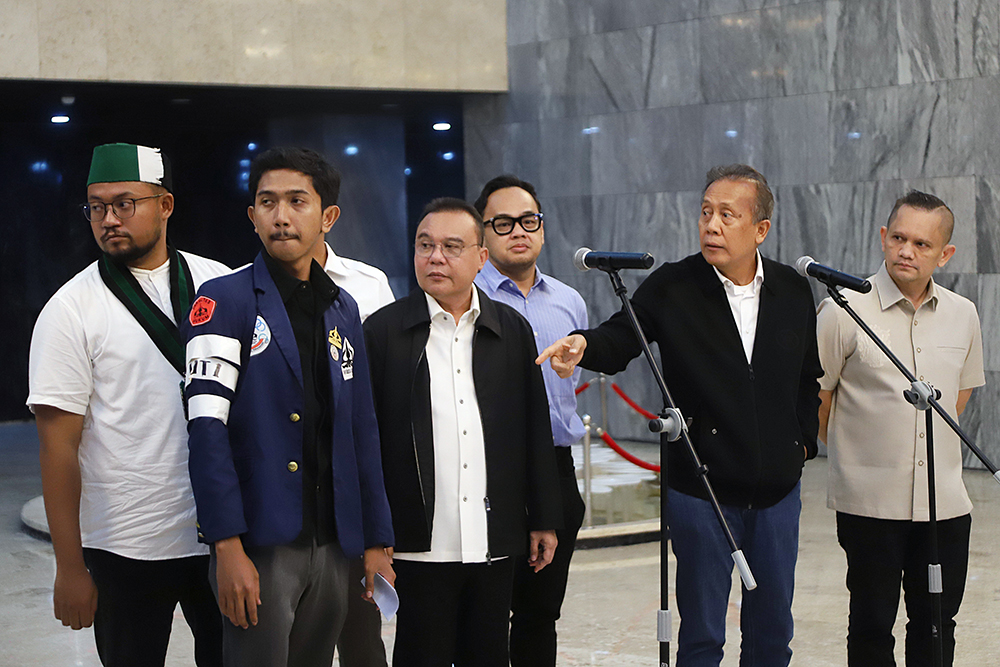 Pimpinan DPR RI terima massa aksi elemen mahasiswa di ruang  Abdul Muis, Nusantara, Kompleks Parlemen, Jakarta, Jumat (19/6/2026). (BeritaNasional/Elvis Sendouw)