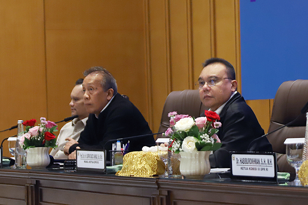 Pimpinan DPR RI terima massa aksi elemen mahasiswa di ruang  Abdul Muis, Nusantara, Kompleks Parlemen, Jakarta, Jumat (19/6/2026). (BeritaNasional/Elvis Sendouw)
