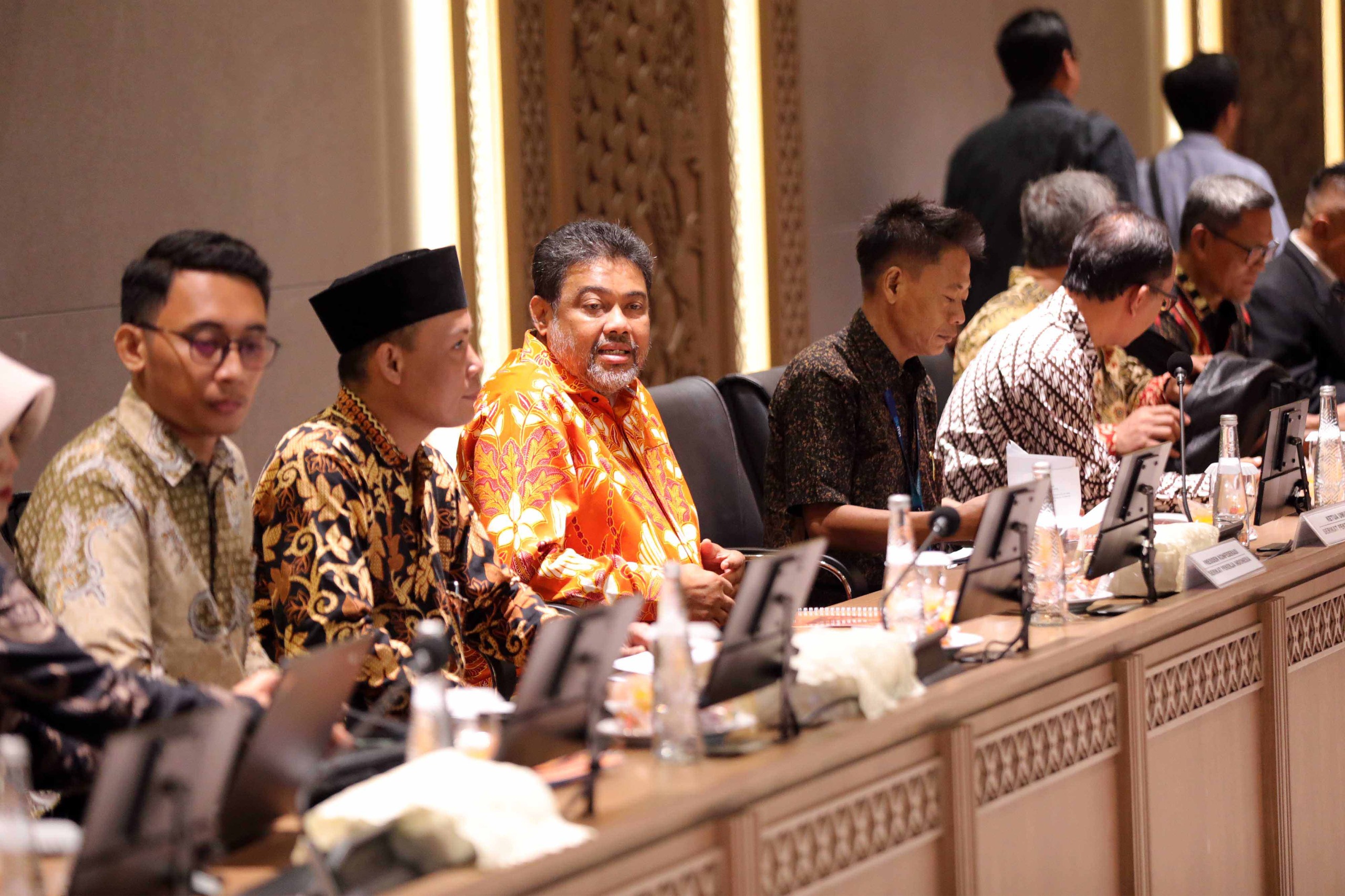Pimpinan DPR Terima Serikat Pekerja dan Pensiunan PT pos Indonesia Ketua DPR RI Sufmi Dasco Ahmad menerima kunjungan Serikat Pekerja PT POS Indonesia. (BeritaNasional/Elvis Sendouw/HO SP)